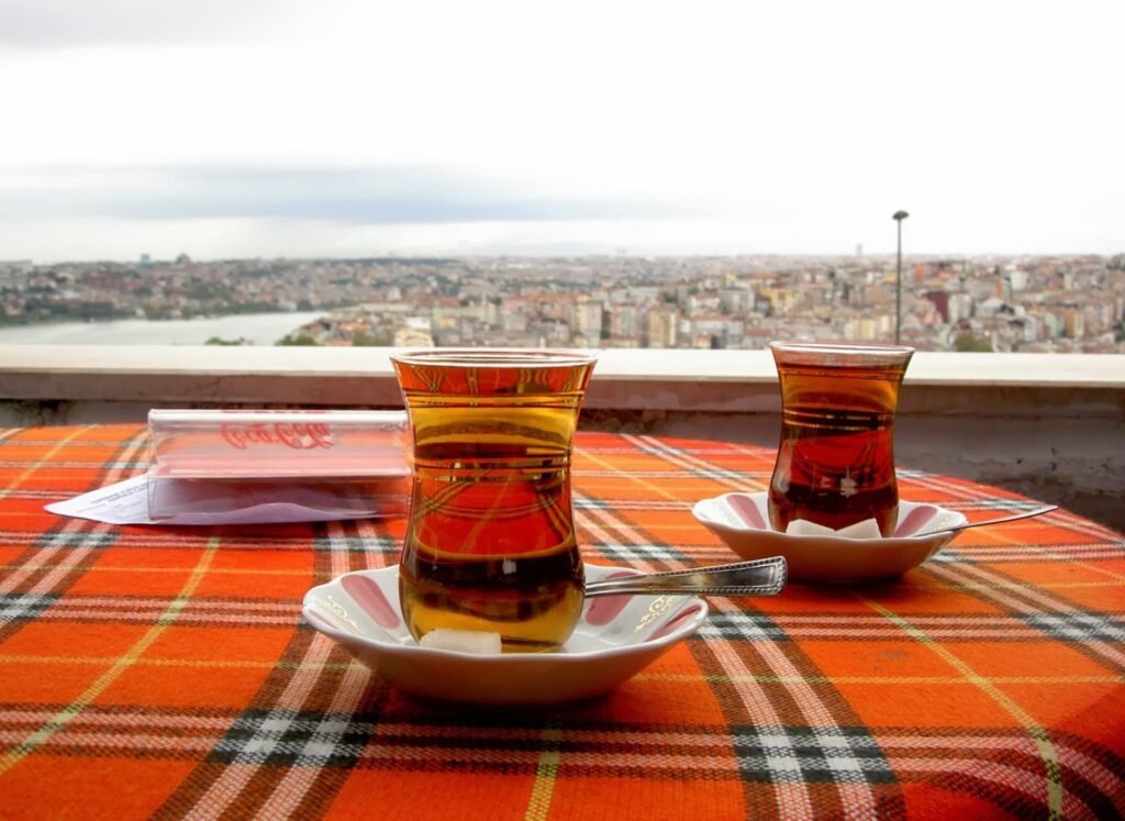 “ Çay'ın da bayramı olur, senle
içtiysem eğer. . ”♥
