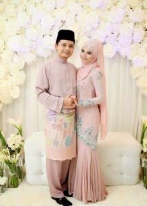 Evleneceğin ve adına önce 'kısmet' denen o özel insanı
beklemek..
– Talha Bora Öge