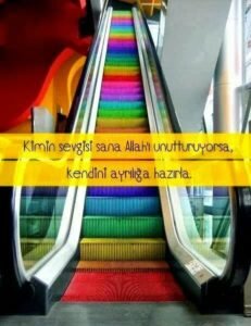 Kimin sevgisi sana, Allah'ı
unutturuyorsa
kendini ayrılığa hazırla. .