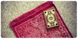 Namazını kıl sonra konuşuruz diyen
bir sevgilinin
Samimiyetine ihtiyacımız var.