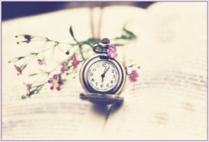 Kim yatsı namazını cemaatle kılarsa, Gece yarısına kadarnamaz kılmış gibi. . Hadis