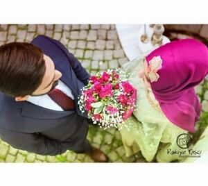 "Rabbim,
Kılıbık değil kalbi ılık eşler nasip et bizlere.
Aminnn (: "