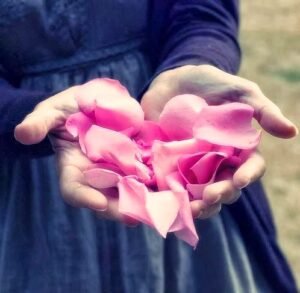 Namazın güzelliğini Ömrümüzden eksik eyleme Rabbim..