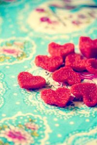 “Herhangi bir erkek sana seni sevdiğini söyleyebilir. Gerçek bir adam ise seni sevdiğini gösterir.”