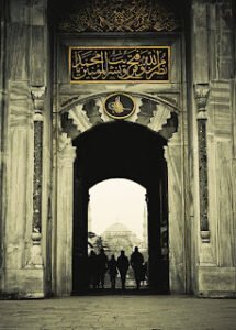 “Hep yanlışlar doğruyu götürürmüş.. Bizde tam tersi bayım. Bizde bir doğru bütün yanlışları götürür.. Tövbe gibi…”  -Osman Nuri Ünsal