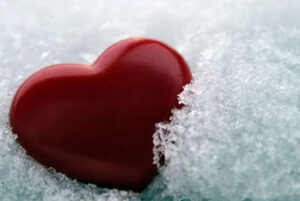 “Bir sevgili ararsan bir ömür biter, Teselli ararsan gözyaşı yeter, Sevme belki ihanet eder, Sevmek istersen..”