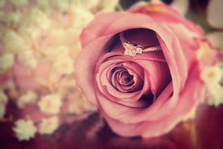 Peygamber Efendimiz (s.a.v); “Konuş ya Aişe ferahlayalım.” derdi.  Şimdilerde ümmeti tam tersi…