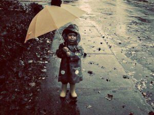 “Kalbi olanların çok az olduğu bu yitik çağda, hüzünlenmek bir ayrıcalıktır, hüznü taşımak da…”