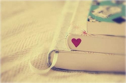 Konuştukça çirkinleşen adamlar bir
sussa,
sustukça güzelleşen adamlar…
Serdar Tuncer