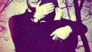 " Nasılda demli idi sevda;Değer miydi sözü zehir yapıp muhabbeti bozmaya…Yüreği kırmaya…"