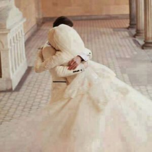 Bazı kadınlar vardır;
bir kadından fazlasıdır bir adamın ömrüne..
Yunus Temurçin