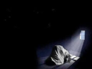 Tut beni ellerimden , yapıştır Secdeye ya Rabbi.
İşim düştüğünden değil..
Sümeyye Yurtsever