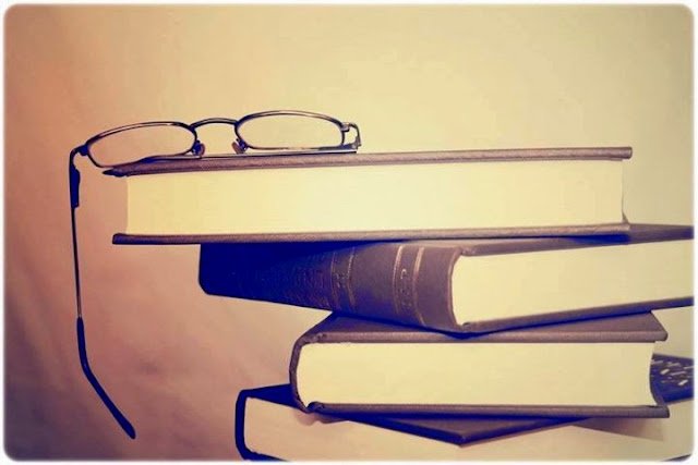 Cep telefonuna bin lira veren insanlar,  bir kitâba on lira vermiyor.  Oysa sağlıklı iletişim için kitâplara daha çok ihtiyacımız var.