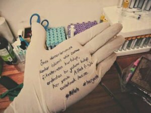 Önce damarlarımıza kadar işlemiş ahir zaman fitnelerinden kurtulup, ardından bir yolunu bulup..