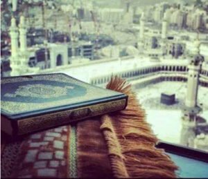 Zaman. .Her zaman aynı.. Sevgi ve nefret, korku ve ümit hep aynı. Dualar
aynı.. Kıble Tek..
Mustafa Kutlu