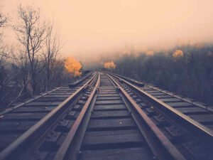 "Yürüdüğün yoldaki yalnızlığın, yolun
yanlışlığını değil genellikle…"
Tarık Tufan