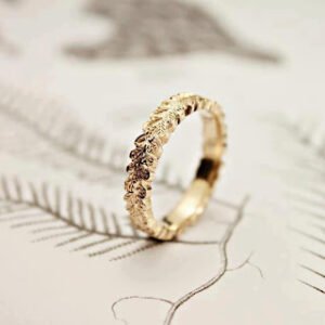 Hanımlarınızı üzmeyin. Onlar, ALLAH