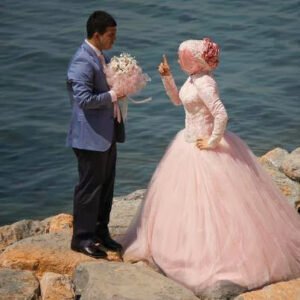 " Ben sana hiç bir şey demiyorum. ."
dedikten sonra 23481212 tane cümle
kuran..