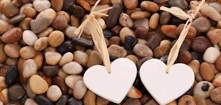 Hiçbir şey olmamış gibi davranmak, taşlara mahsus bir davranış şeklidir.  -İbrahim Tenekeci