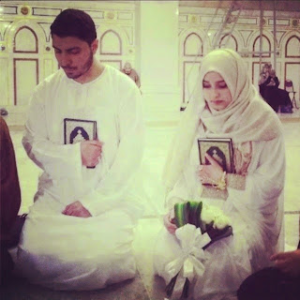 Rabbim…! Kalbinde senin sevgin olmayan birinin, Sevgisini düşürme kalbime…  AMİN.