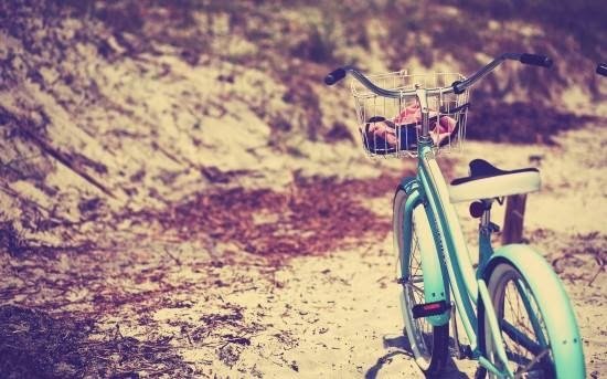 "Bazen nasıl yabancı kalıyor insan
önceden hemhâl olduklarına."