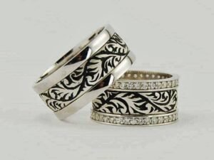 Saliha bir hanım dünyalık değildir.
Çünkü o sana ahiretini de verir.