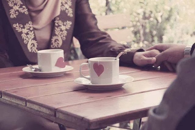 Sevdiği, şeker hastası diye çayı
şekersiz içen insan…