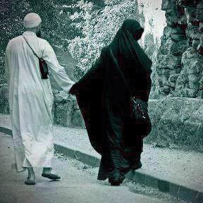 Seninle Aynı Seccade'yi, Aynı Kur'an'ı,
Aynı Evi Paylaşmak İstiyorum..