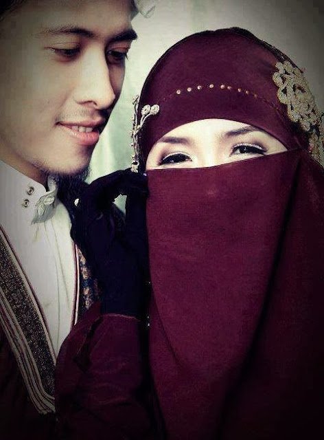 Aşk ki;
Helâl'den başkasına kapatmaktır tüm
güzelliği.