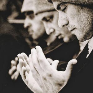 ''Daha önce bana hiç kimsenin
söylemediği bir şekilde,
beni sevdiğini söyle." dedi kadın.