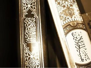 “Allah’ı bırakıp da,
bize fayda ve de zarar
vermeyen şeylere mi yalvaralım?”