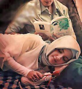 Göz sevileni arar. Sohbet sevilenle yapılır. Dua sevilene edilir. Uyku sevilen için kaçar. Dünya sevilenle cennet olur..