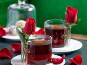 Biri de çıksın ;
Ben bir ömür çayını demlerim,
derdini dinlerim,
dualarıma seni de eklerim desin..