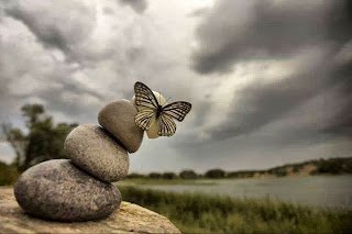 “Bir kez.. Yalanını yakaladığın kişinin, Bin kez, doğrusunu sorgularsın..”