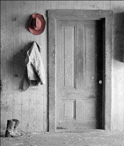 Yüreğimde büyüttüklerimle
Gözümde küçülenler
Hep aynı insanlar ..
…Ertuğrul Bayam