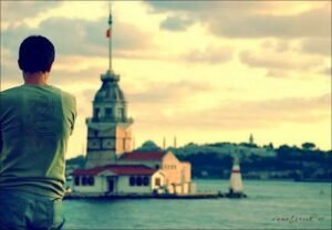 İçimiz damar damar parçalansa da
Dışımız lâl gibi sessiz…
…İsmet Özel