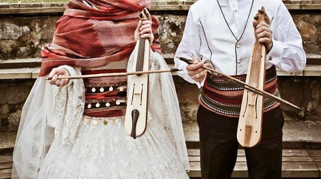 Kimse almasun seni
Yine bana kalasun :))