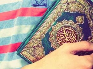 Sarılmalıyız Azizim sarılmalıyız.. Elalem
sevgilisine. . .Osman Nuri Ünsal”