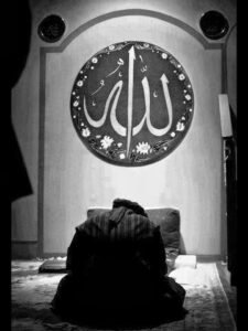 Biz Allah'a tutunmayı unutunca,
tutunduğumuz her şey başımıza bela
oldu..