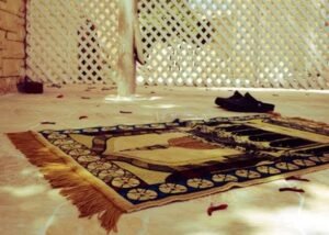 Secdelerde iste!
Ya Rabb dedin ya,
“ Buyur kulum ” hitabını bekleme!