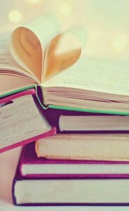 Okuduğun bazı kitaplar seni dinler,
Seninle konuşur. . 
Mehmet Deveci