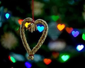 "Ölçülü sev " demiş Allah Rasülü ,
Çok sevince gidiyor işte..