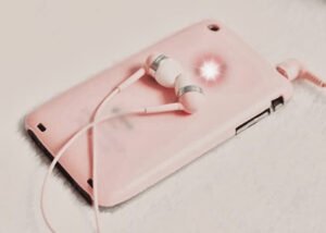 Sen benim yazmamı bekle, ben de
senin…
Böyle bekleyelim, geç kalalım işte..!
Demiş..