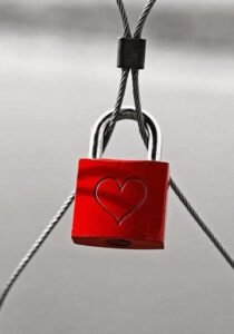 "Allah hayr etsin" derler.
Allah zaten hayr ediyor da. . 
Uğur Koşar