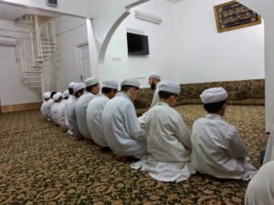 "Çocuk büyütmekle çocuk eğitmek arasındaki farkı;
O çocuk insan içine çıkınca anlarsın…"