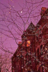 "Ey geceyi sabaha çeviren Rabb'im.
Şüphesiz bizim yüreğimizi aydınlatmak
sana zor gelmez . . .