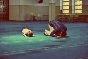 Namaz birazda şu demek:
Allah'ım yine ben geldim