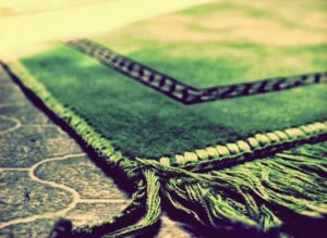 Kıl bizleri ey Namaz;
Allah'a lâyık birer kul kıl…