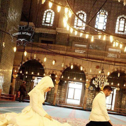 Namaz kılmayana âşık olunmaz;  Bu, âşkın sahibine haksızlıktır…   Mehmet Deveci