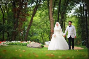 İmanın tadını almak isteyen,Sevdiği kişiyi Allah için sevsin…